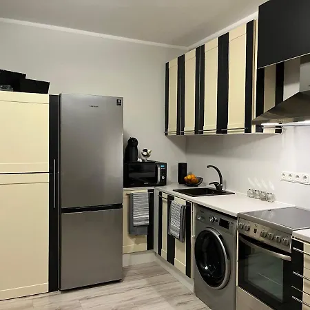 Apartment Hommiku 4 *